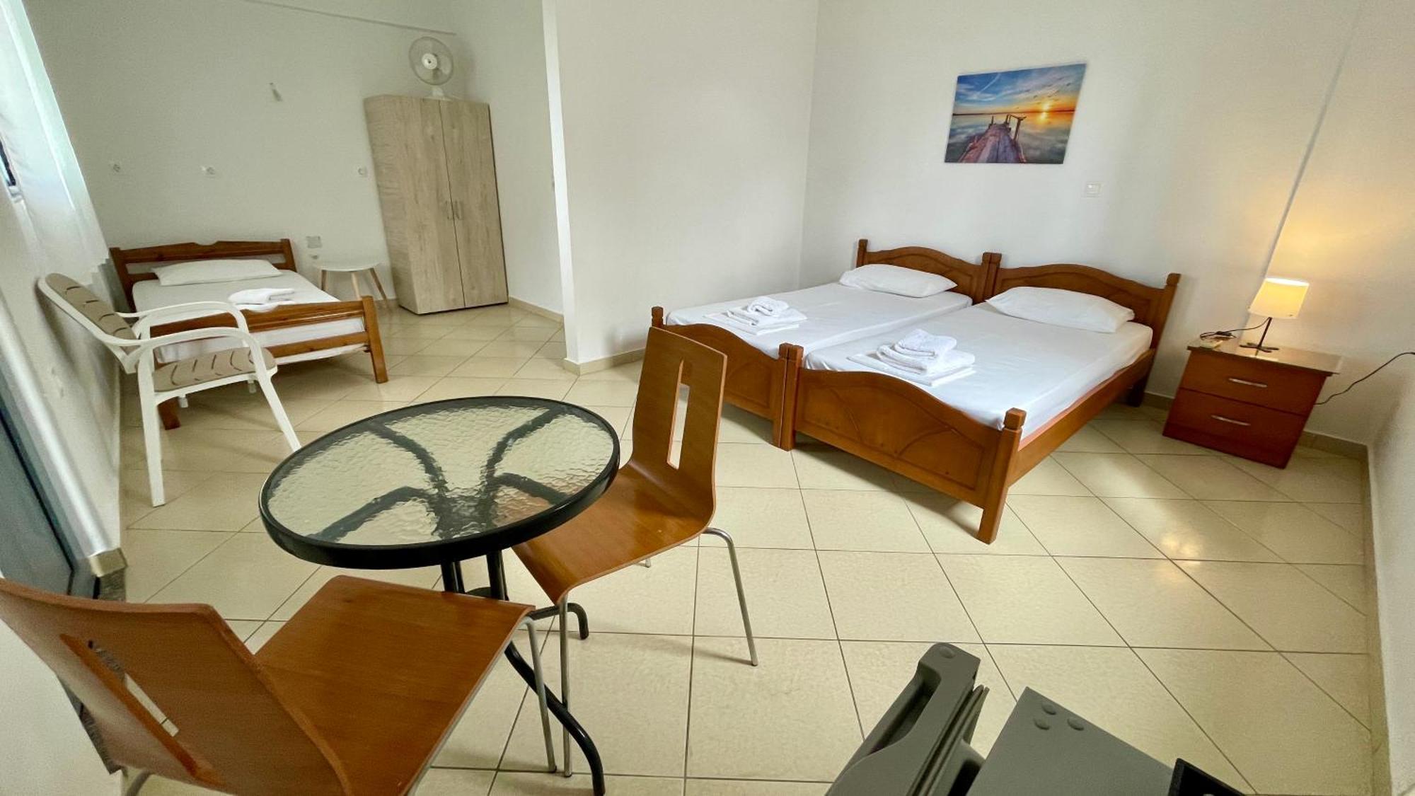 Tasos Rooms ฮีมาเรอ ภายนอก รูปภาพ