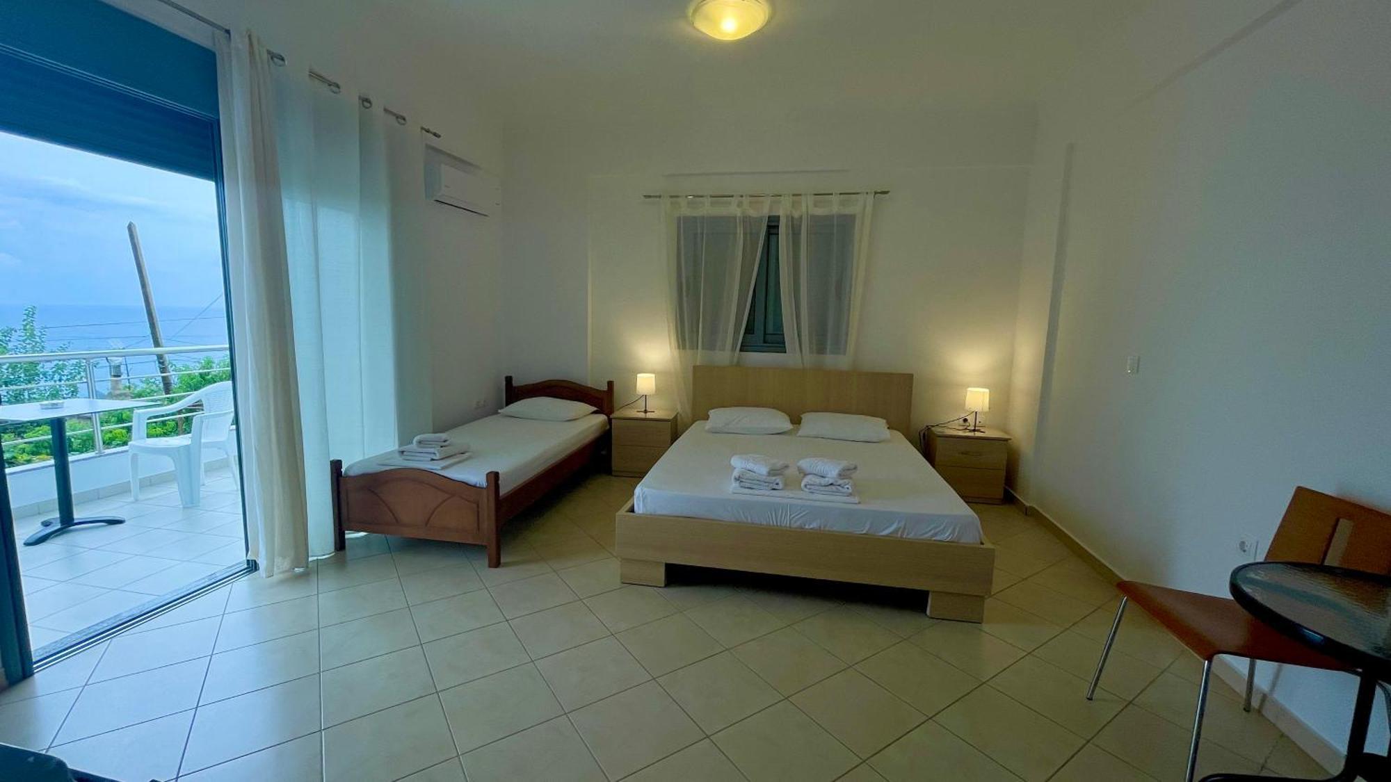 Tasos Rooms ฮีมาเรอ ภายนอก รูปภาพ