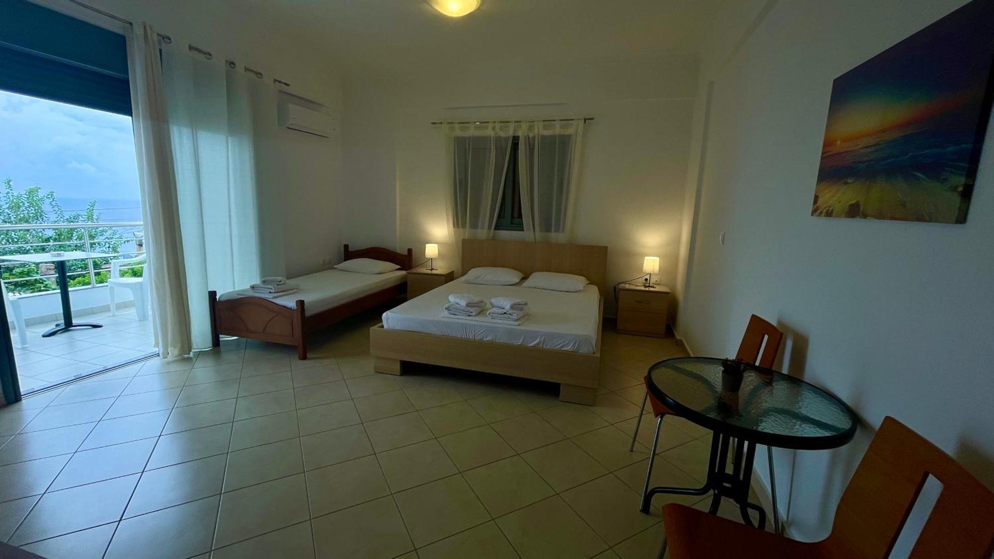 Tasos Rooms ฮีมาเรอ ภายนอก รูปภาพ